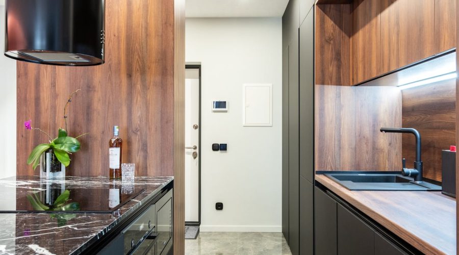 la hauteur entre hotte et plaque de cuisson