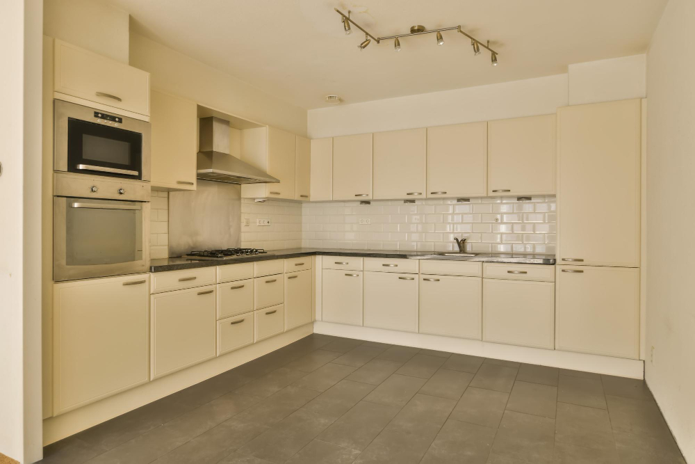 Cuisine taupe et beige pour une déco élégante